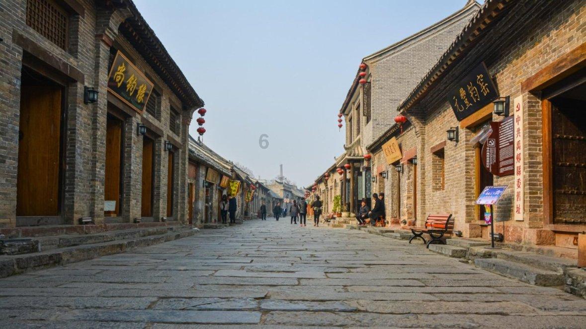 默默无闻的蓝色套装裙，穿出优雅大方的美，你觉得时髦炫酷吗？游戏画面